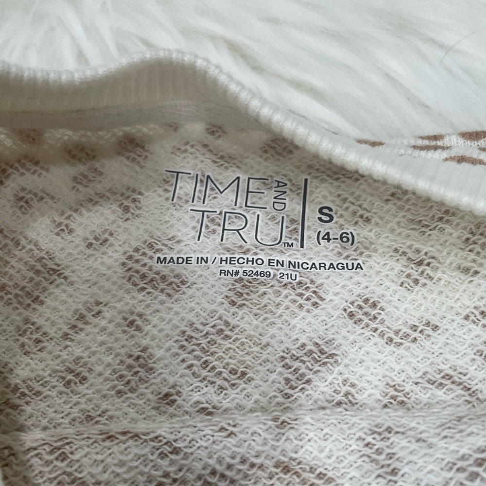 Time and Tru sweatshirt - Picture 3 of 3
